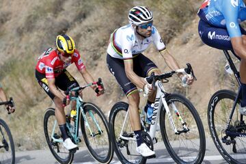 Valverde y Roglic.