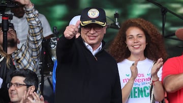 Colombia's President Gustavo Petro gives a thumbs up from the stage during a march in support of his government's proposed health, retirement, employment and prison reforms in Bogota, Colombia, September 27, 2023. REUTERS/Luisa Gonzalez