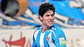 <b>LÍDER. </b>Albert Luque celebra uno de los goles que ha marcado esta temporada en La Rosaleda.