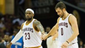 LeBron James y Kevin Love, durante esta temporada.