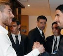 Sami Khedira visitó a sus compañeros y les deseó suerte