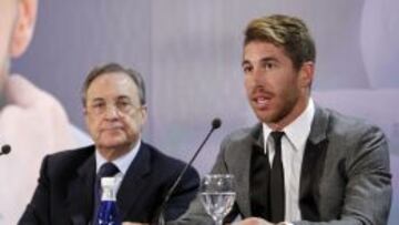 Sergio Ramos, en un acto junto a Florentino Pérez.