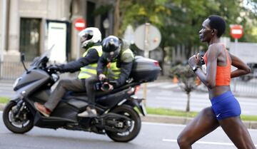 La III edici車n con m芍s de 2.800 participantes bati車 el registro de corredoras de la pasada de edici車n. Este a?o busca potenciar el deporte femenino y luchar contra la mutilaci車n genital, y rinde homenaje a la ultramaratonista brit芍nica Sophie Power