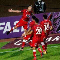 Huachipato golpea en la agonía a Antofagasta y queda en ventaja