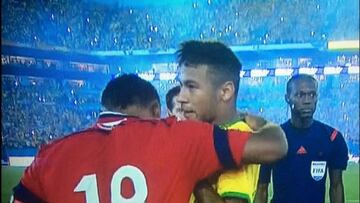 Neymar y Zúñiga olvidaron lo sucedido y se abrazaron