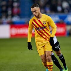 Sergiño Dest earns first start of the year for Barcelona