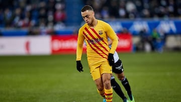 Sergiño Dest earns first start of the year for Barcelona