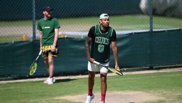 Entre la colección de jerseys de los Celtics que Nick Kyrgios presume se incluyen los de Paul Pierce, Rajon Rondo, Larry Bird, Ray Allen y Kevin Garnett.