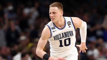 SAN ANTONIO, TX - APRIL 02: Donte DiVincenzo #10 of the Villanova Wildcats reacts after a shot in the second half against the Michigan Wolverines during the 2018 NCAA Men&#039;s Final Four National Championship game at the Alamodome on April 2, 2018 in San Antonio, Texas.   Ronald Martinez/Getty Images/AFP
 == FOR NEWSPAPERS, INTERNET, TELCOS &amp; TELEVISION USE ONLY ==