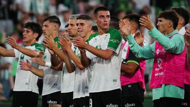 Aplausos de los jugadores del Racing en El Sardinero.