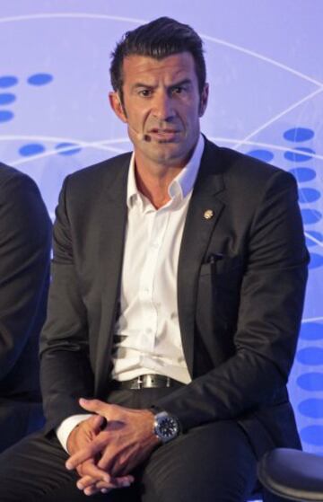 Figo, Kanout¨¦, Kluivert, Karembeu, Albelda, Urzaiz, Salgado, Morientes y Roberto Carlos, Fernando Sanz y Mendieta fueron presentados como embajadores de La Liga.
