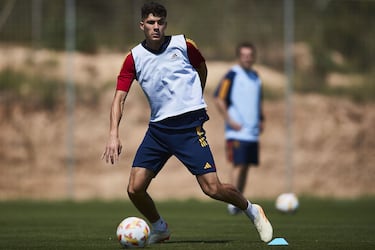 Qatar contraprograma a Arabia con jóvenes: Simo Keddari, fichado