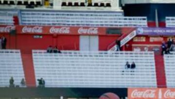 <b>LOS QUE DECIDEN. </b>Lissavetzky y Alejandro Blanco posan ayer con todos los miembros del jurado.