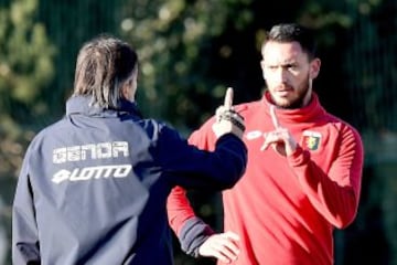 El atacante regresó a Genoa, la segunda etapa en el club.