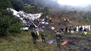 Equipos de rescate recuperan cuerpos del avión de la plantilla del Chapecoense