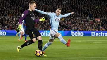 Iago Aspas y Ter Stegen durante un partido entre el Celta y el Barcelona. 