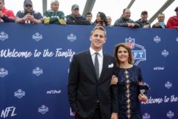 Jared Goff junto a su madre.