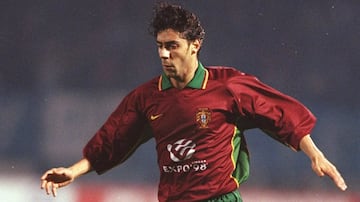 Costa fue parte de la generación dorada de Portugal del cierre del siglo pasado. Formó parte del combinado nacional que ganó la Copa del Mundo sub-20 en 1991. Lideró a su país en la Euro 2004 y los cuartos de final del mismo torneo de 1996.