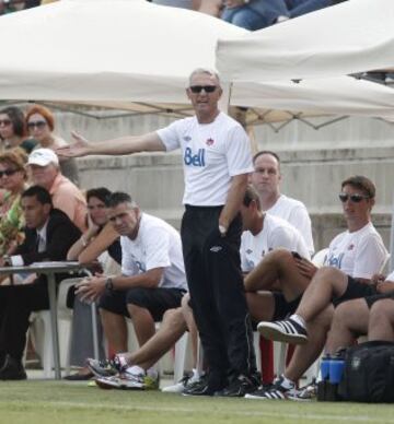 En julio de 2013 fue anunciado oficialmente como entrenador de la selección canadiense. Cargo que ocupó hasta septiembre de 2016
































































































































