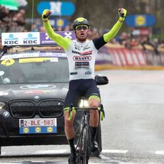 Kristoff impone su potencia para ganar en solitario el GP Escalda