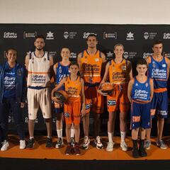 El Valencia estrena sus nuevas camisetas con un guiño al ruido