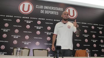 El experimentado zaguero tiene pasos por Independiente de Argentina y Torino de Italia, entre otros. Hoy está en Universitario de Lima.
