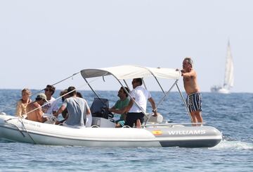 La familia Sainz se encuentra en Mallorca disfrutando de sus playas durante el parón de la Fórmula 1 en este mes de agosto.