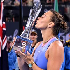 Sabalenka remonta para ganar su primer título de 2025