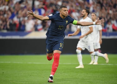 PSG want to sell Kylian Mbappé to solve financial problems, says report