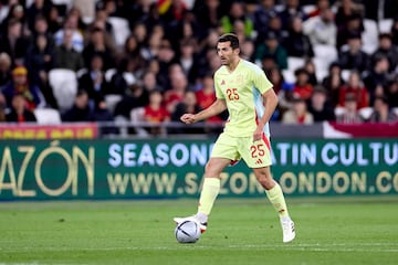 Daniel Vivian debuta con España en el partido amistoso contra Colombia.