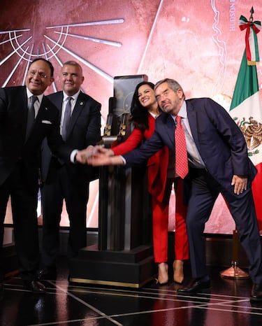Maite Perroni iluminó el Empire State con la bandera de México