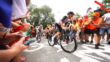 Un ciclista durante la subida del Pike Bidea en la primera etapa del Tour de Francia, a 1 de julio de 2023, en Bilbao, Vizcaya, País Vasco (España). Esta primera etapa del Tour de Francia cuenta con un recorrido de 182 kilómetros. Tiene su salida (San Mamés) y llegada (Parque Etxebarria) en Bilbao, aunque los ciclistas pasarán por cerca de 40 localidades vizcaínas.
01 JULIO 2023;TOUR DE FRANCIA;CICLISMO;BILBAO
H.Bilbao / Europa Press
01/07/2023