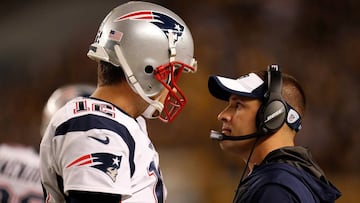 PITTSBURGH, PA - OCTOBER 23: Tom Brady #12 of the New England Patriots talks with Offensive Coordinator Josh McDaniels in the fourth quarter during the game against the Pittsburgh Steelers at Heinz Field on October 23, 2016 in Pittsburgh, Pennsylvania. Justin K. Aller/Getty Images/AFP
== FOR NEWSPAPERS, INTERNET, TELCOS & TELEVISION USE ONLY ==