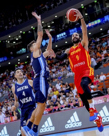 La imagen de su concentración es el pasillo que los seguidores chinos le hicieron después de su partido ante Argentina. Determinado a hacer un Mundial grande, está en un fantástico estado de madurez que debe transmitir en la cancha con la clarividencia co