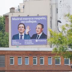 Podemos despliega una lona con la imagen de Florentino