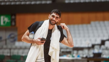 Santi Aldama, en un entrenamiento con la Selección.