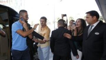 ÍDOLO. Arda fue el gran reclamo del Atlético cuando el equipo viajó para jugar en Izmir.