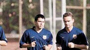 <B>TRANQUILIDAD</B>. Saviola no parece preocupado por los rumores sobre su marginación. En la foto, junto a Riquelme, Overmars y Luis García.