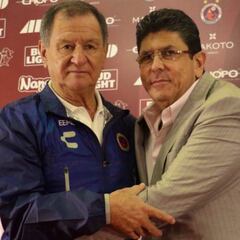 Enrique Meza es presentado con los Tiburones del Veracruz