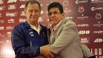 Enrique Meza es presentado con los Tiburones del Veracruz