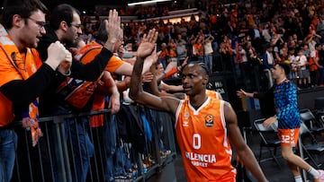 09/04/26 PARTIDO BALONCESTO
EUROLEAGUE EUROLIGA REGULAER SEASON ROUND 37
VALENCIA - PANATHINAIKOS ATENAS
FIN DE PARTIDO ALEGRIA SALUDO BRANCOU BADIO AFICIONADOS SEGUIDORES
