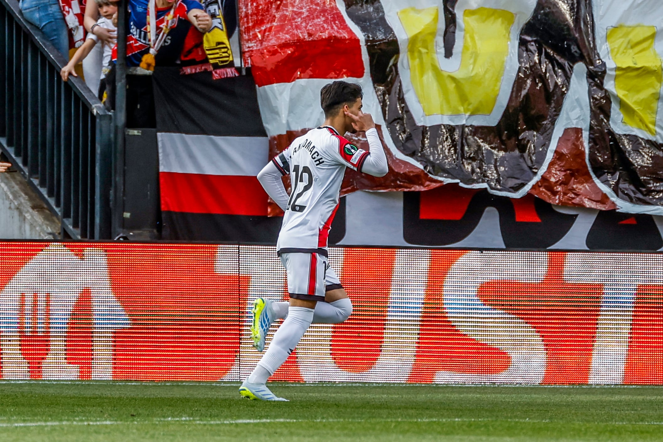 “¿Musulmán el que no bote? Me la pela"