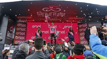 Simon Yates fue el ganador de la etapa y es más líder del Giro.


 