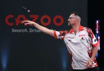 Damon Heta es un jugador de dardos profesional australiano que participa en eventos de la Professional Darts Corporation (PDC), donde actualmente es el número 9 del mundo.