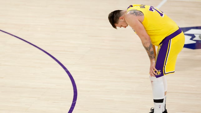 Los Lakers se van por la puerta de atrás