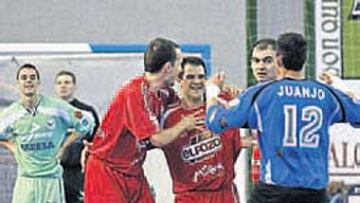 <b>ALEGRÍA. </b>Álvaro, Serrejón, Wilde y Juanjo celebran un gol.