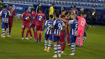 18/10/20 PARTIDO PRIMERA DIVISION 
 ALAVES - ELCHE 
 FIN DE PARTIDO SALUDO