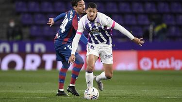 VALLADOLID, SPAIN - NOVEMBER 27: Marcos Andre of Real Valladolid battles for possession with Jose Campana of Levante during the La Liga Santander match between Real Valladolid CF and Levante UD at Estadio Municipal Jose Zorrilla on November 27, 2020 in Va