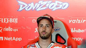 Ducati Team&#039;s Italian rider Andrea Dovizioso waits in boxes for the start of the second MotoGP free practice session of the Spanish Grand Prix at the Jerez racetrack in Jerez de la Frontera on May 4, 2018. / AFP PHOTO / JAVIER SORIANO