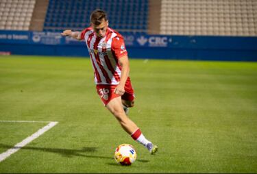 Perovic y Embarba guían al Almería ante un combativo Lorca